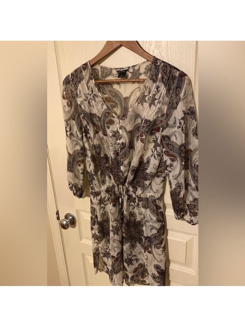 40. Club Monaco| Silk Paisley Print Dress. Small medium - Picture 5 of 14